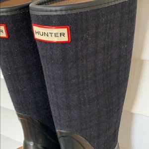 Rare Like New! Hunter black + navy plaid rainboots